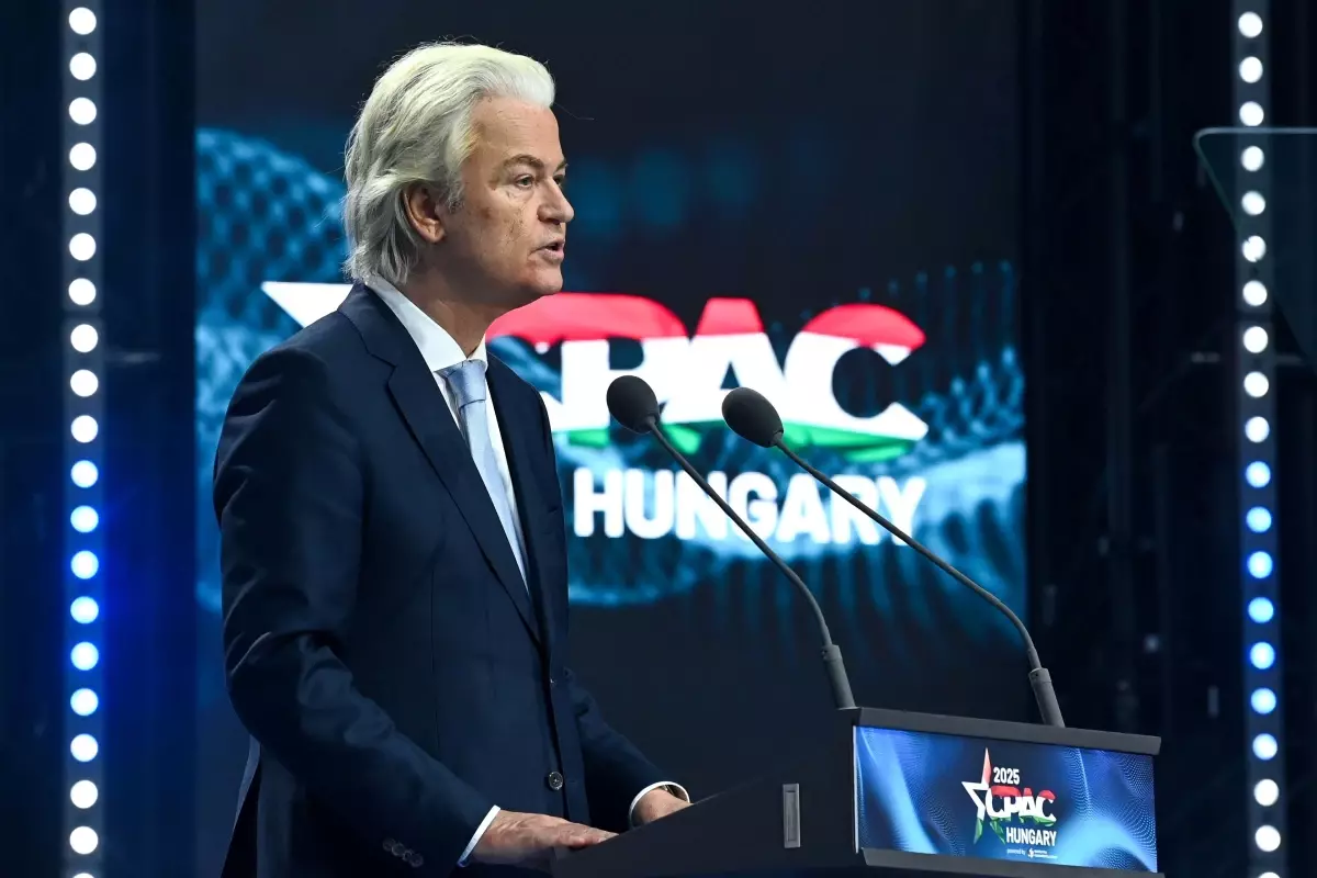 Hollanda'da Sağcı Koalisyon Hükümeti Düştü