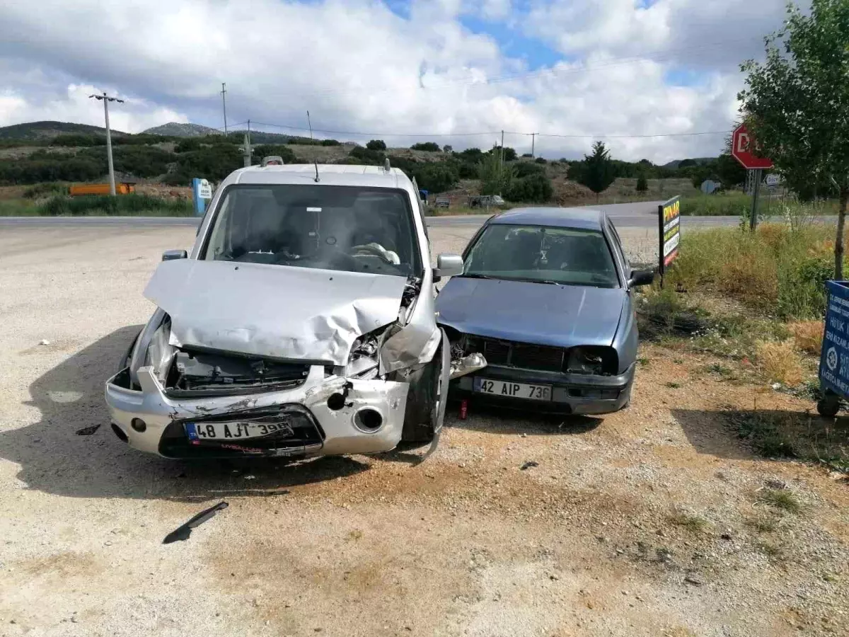Konya'da Trafik Kazası: 2 Yaralı