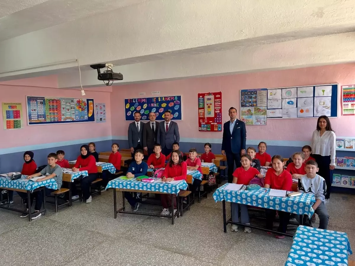 Kaymakam Emrah Aslan Düzağaç İstiklal İlkokulu ve Ortaokulu'nu Ziyaret Etti