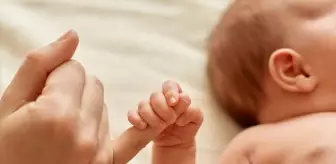 Konya'da 10 günlük bebek cami avlusuna terk edildi