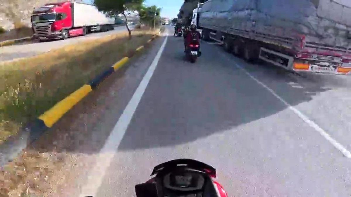 Antalya'da Tır Sürücüsünün Motosikletlilere Saldırısı