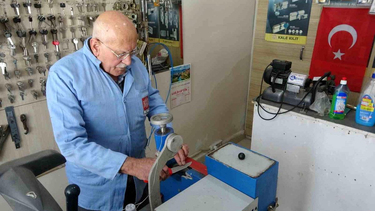 Kurban Bayramı Öncesi Kütahya'da Bıçak Bileme Yoğunluğu