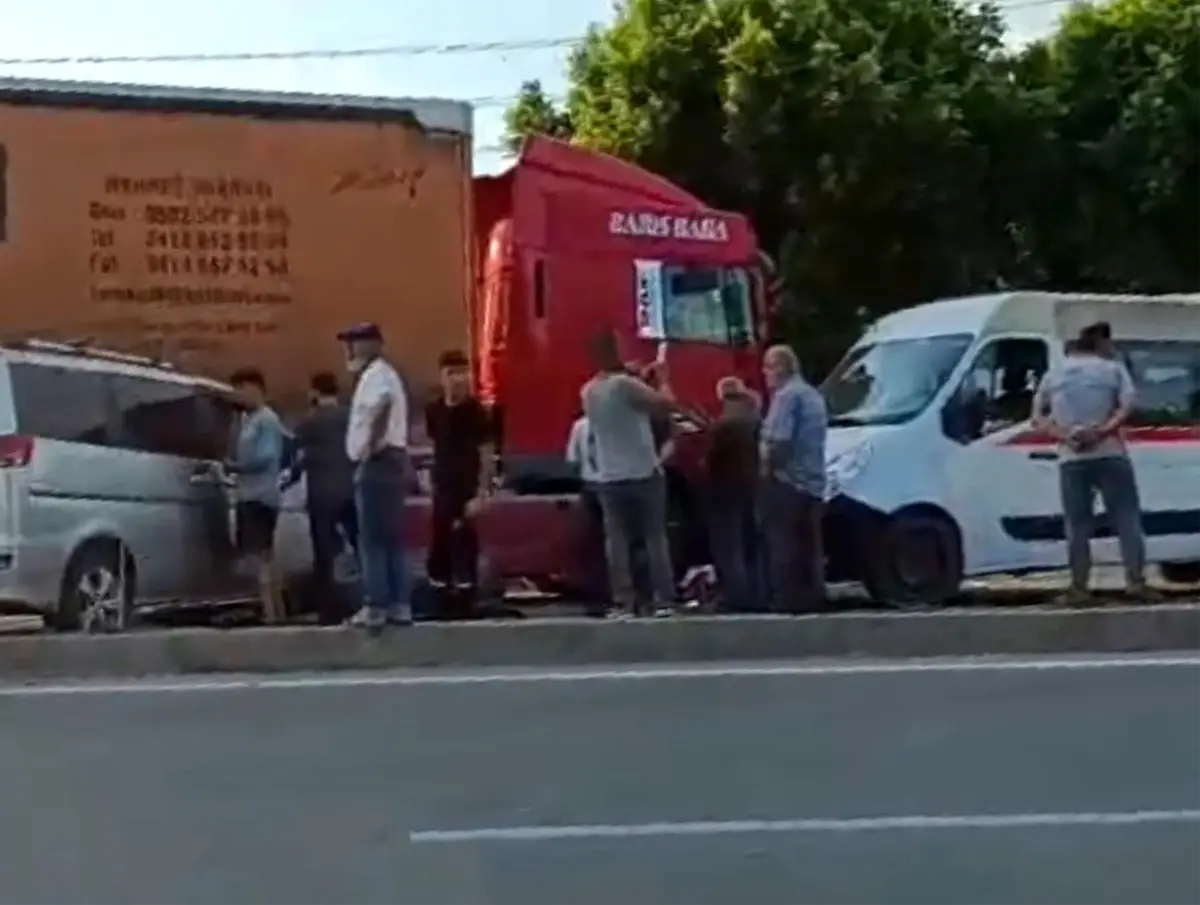 Mersin Tarsus'ta Trafik Kazası: 2 Yaralı