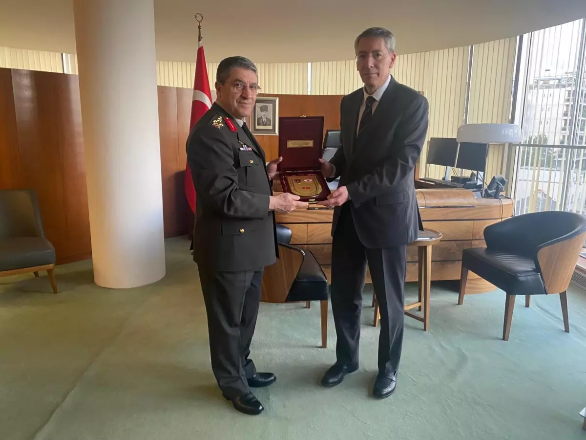 Orgeneral Bayraktaroğlu, Akdeniz Kara Kuvvetleri Komutanları Sempozyumu'na Katıldı