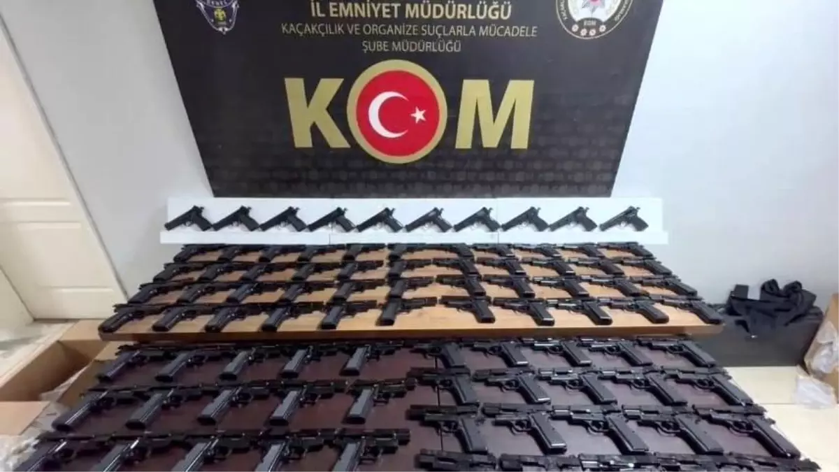 Sakarya'da 5 Milyon Lira Değerinde Kaçak Silah Ele Geçirildi