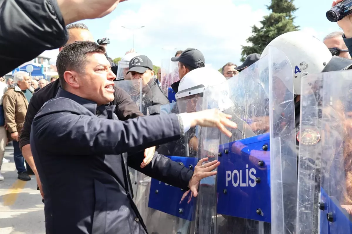 Marmaris Belediye Başkanı Acar Ünlü'ye Protesto Nedeniyle Dava Açıldı