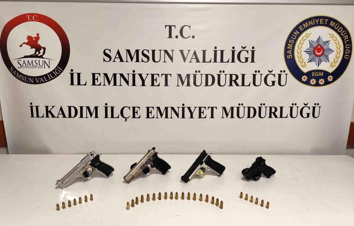 Samsun'da Ruhsatsız Silah ve Kuru Sıkı Tabancalarla 2 Şüpheli Yakalandı