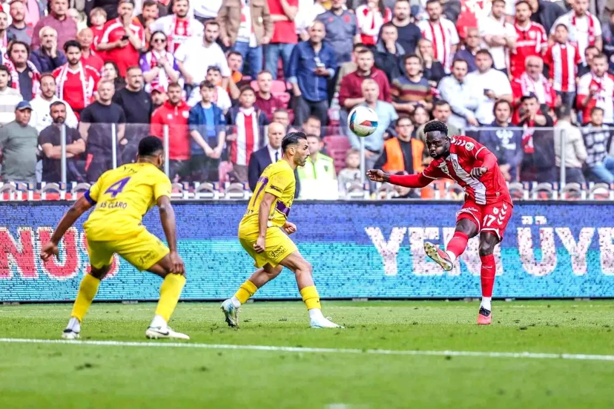 Samsunspor'da 5 Oyuncu ile Yollar Ayrıldı