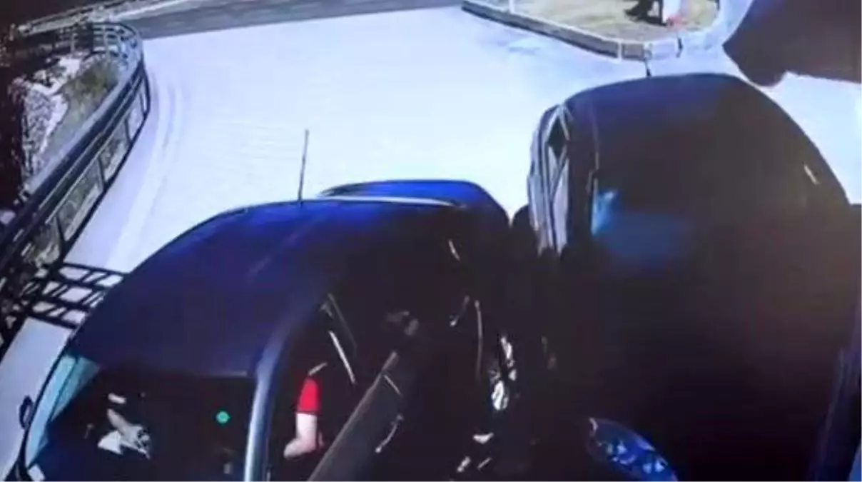 Elazığ'da Feci Kaza: Çalışan Otomobilin Altında Kalmaktan Kıl Payı Kurtuldu