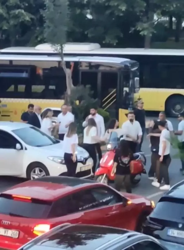 The women's parking space fight! Kicks and slaps flew