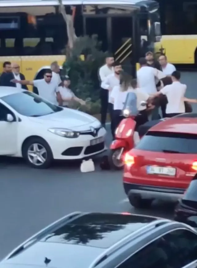 The women's parking space fight! Kicks and slaps flew