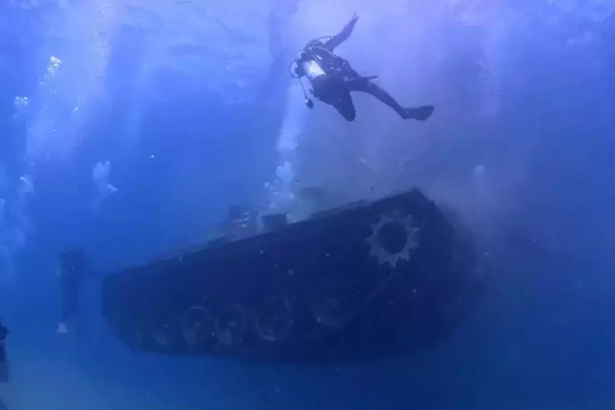 Saros Körfezi'nde su altı tarih müzesi için tank batırıldı