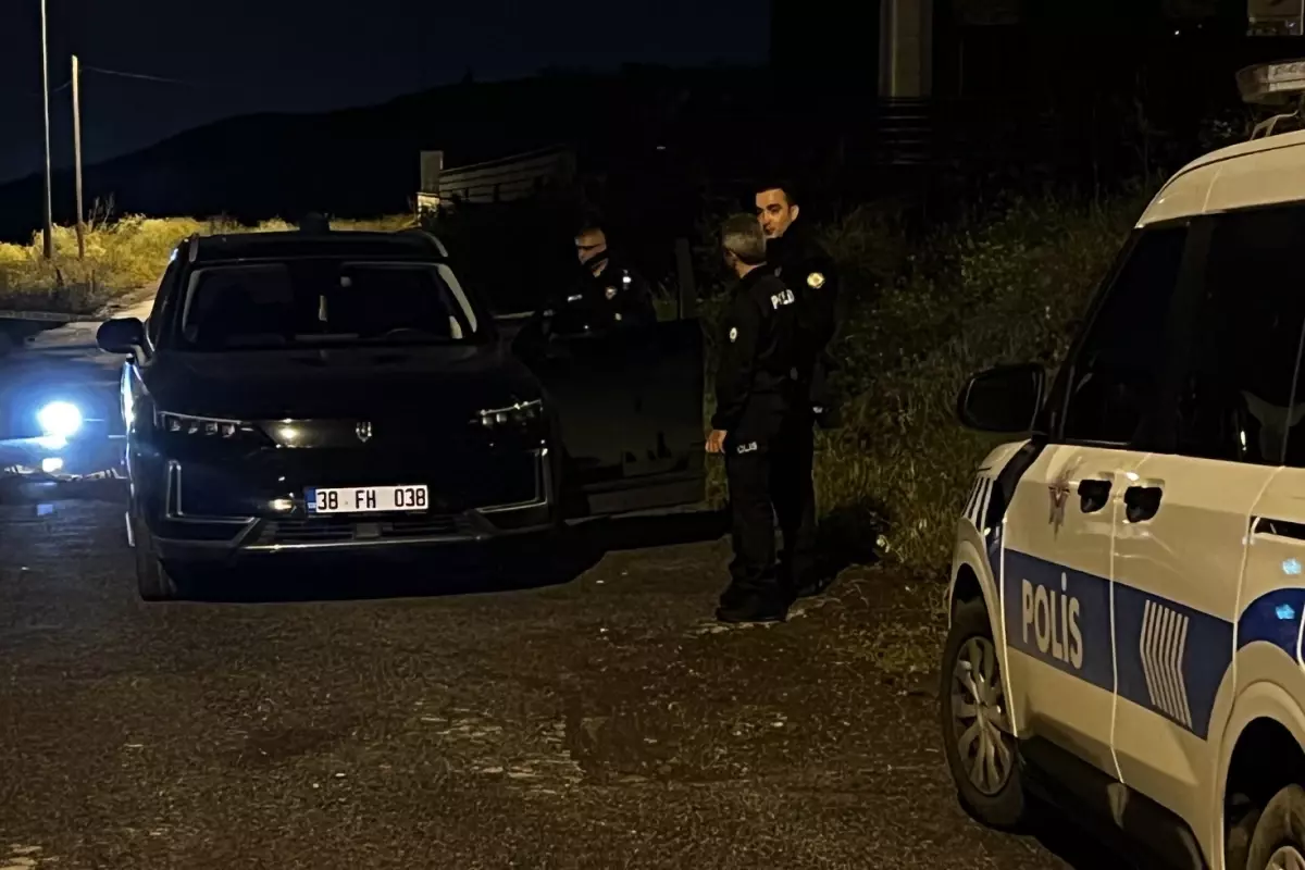 3 kişiyi sokakta tüfekle vurdu