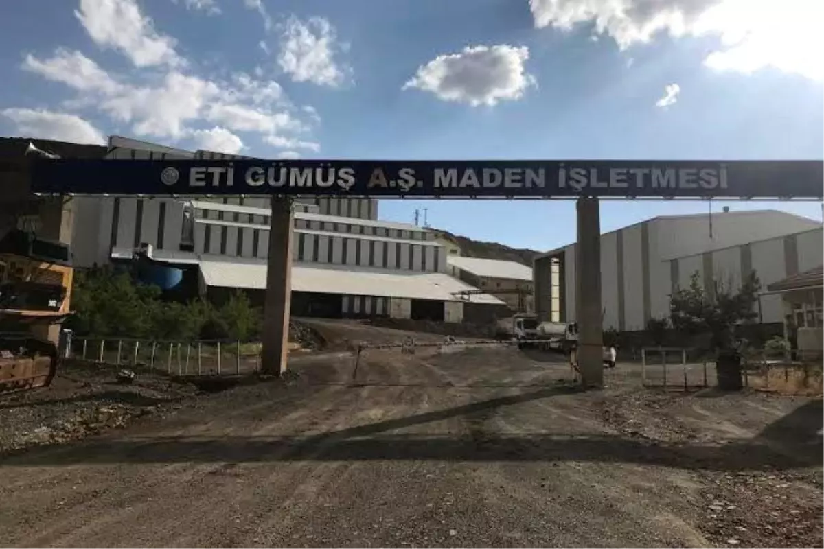 Elazığ'da İşçiler, Maaşları İçin Eylemde