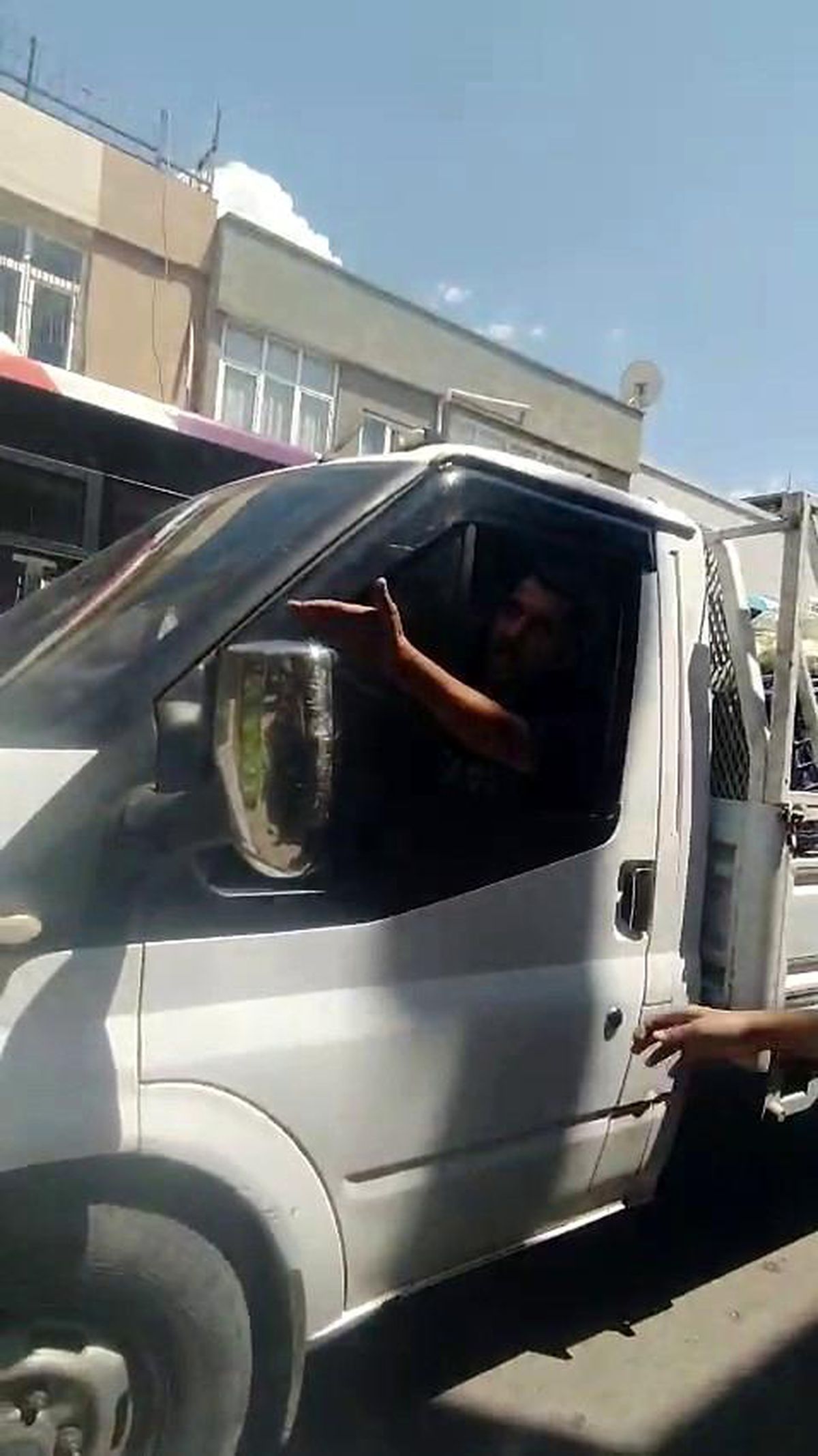Adana'da Trafik Tartışması: Kamyonet Sürücüsü Kadın Şoföre Küfür Etti