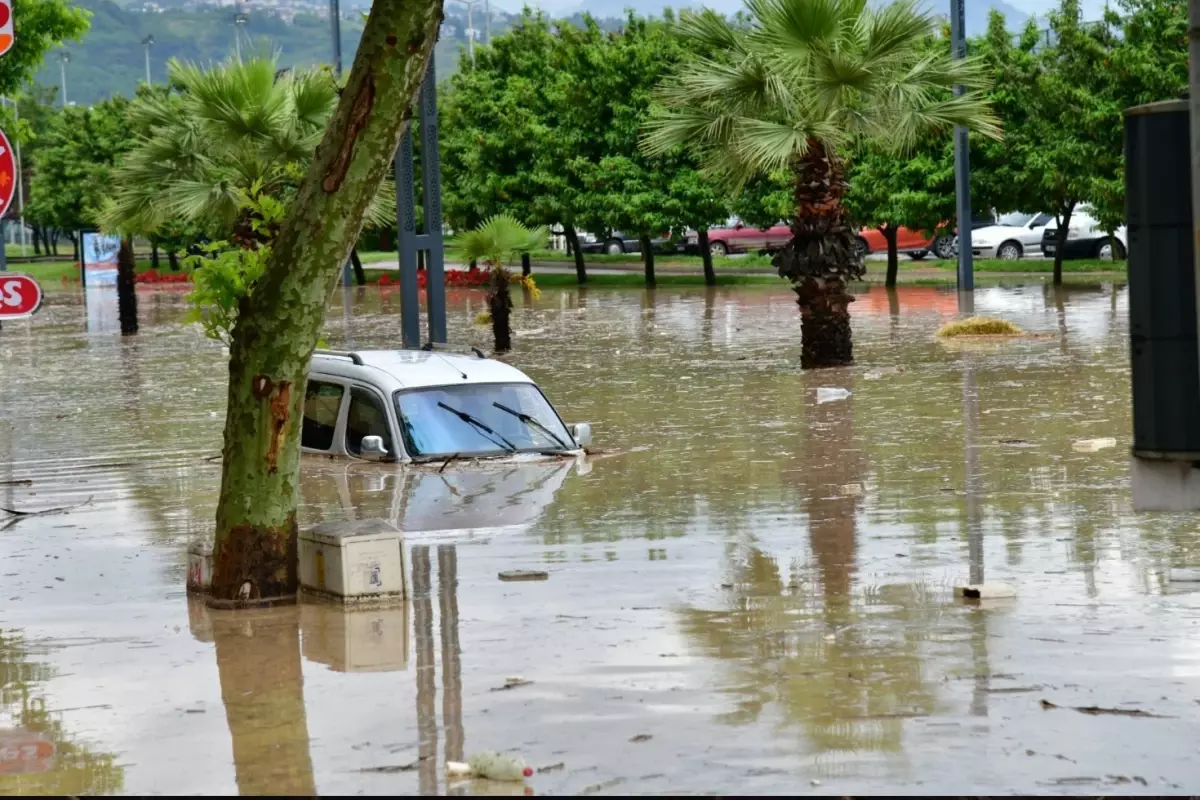 Trabzon'daki sel felaketinde 72 yaşındaki vatandaş kayboldu