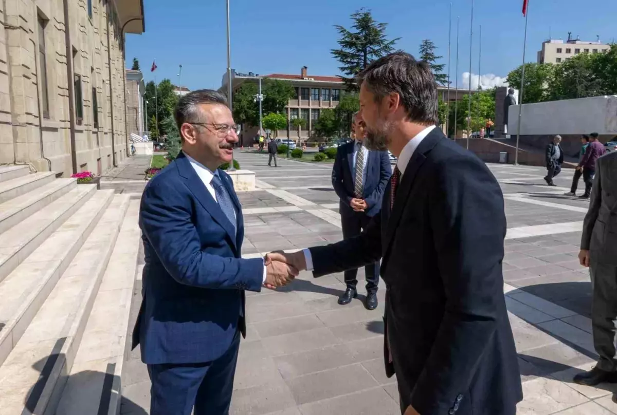 Eskişehir Valisi, Macar Büyükelçi'yi Kabul Etti