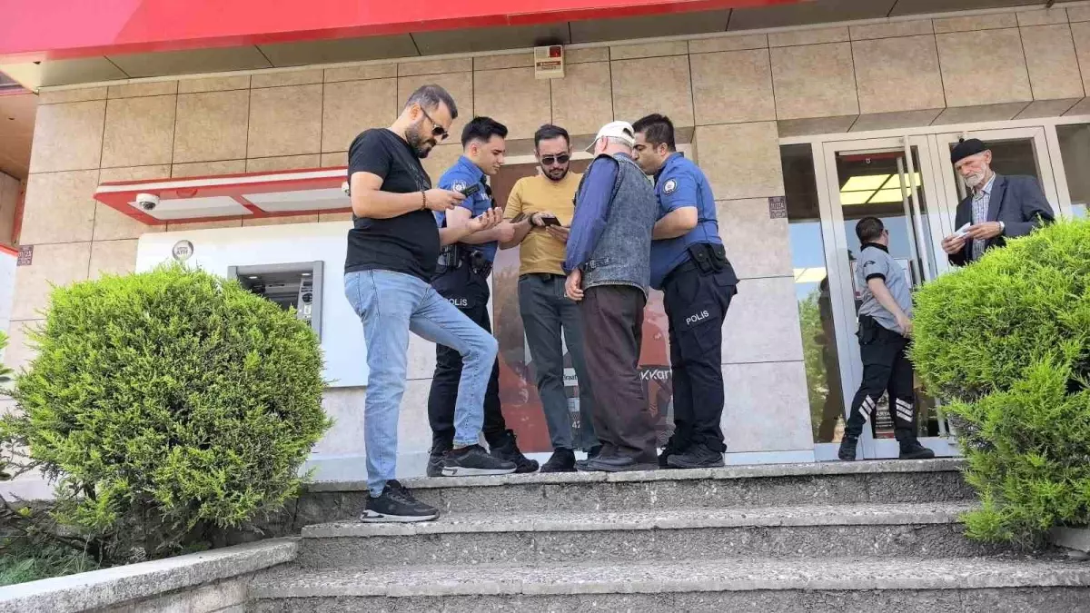 Bursa'da 65 Yaşındaki Adam Dolandırıcılardan Kurtarıldı