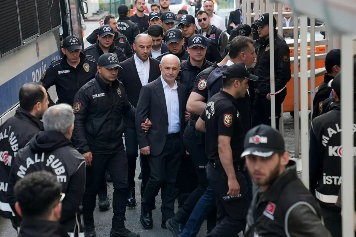 Yolsuzluk soruşturmasında 8 kişi için tutuklama kararı