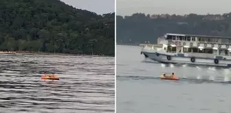 2 çocuk şişme botla Boğaz'a açıldı