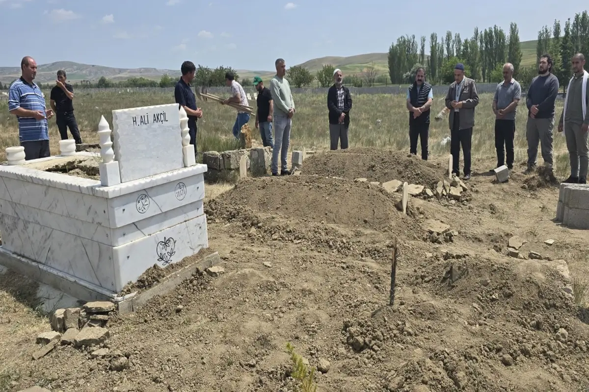 6 yıldır süren seçim husumetinde yine kan aktı: Baba ve oğul toprağa verildi