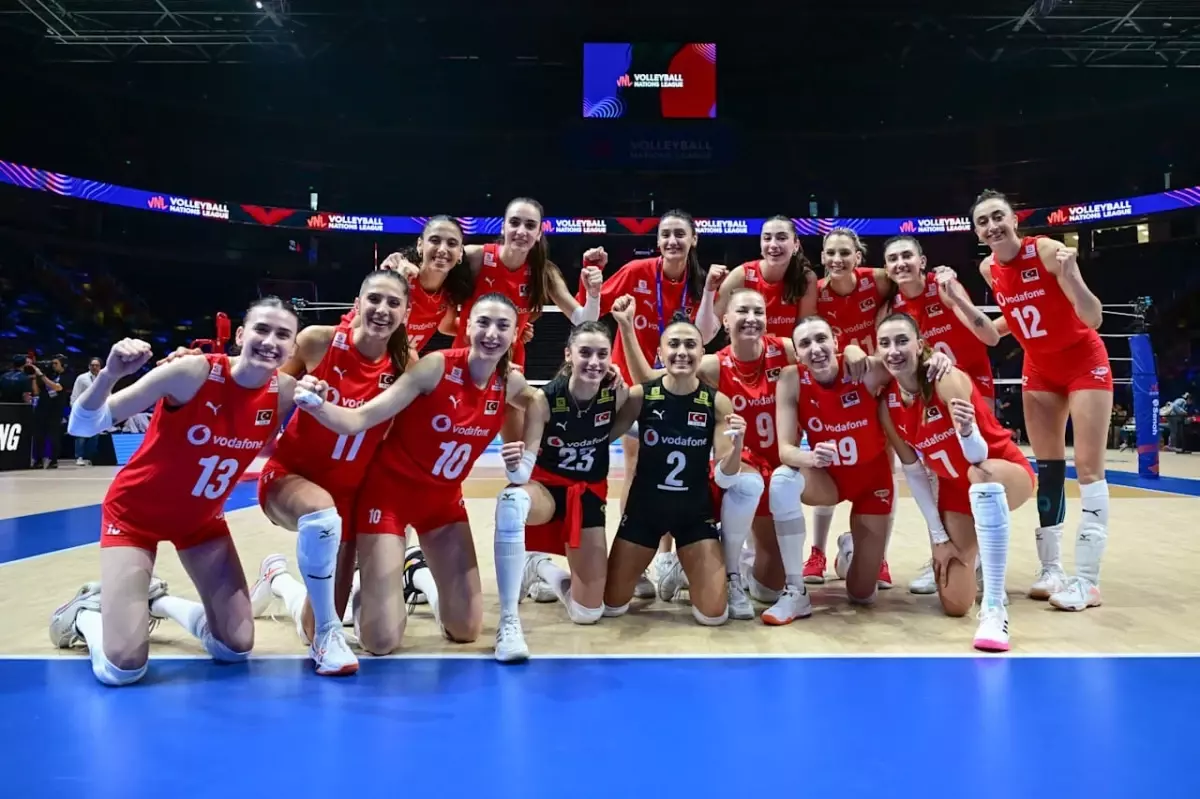 A Milli Kadın Voleybol Takımı, VNL'ye Fransa Zaferiyle Başladı