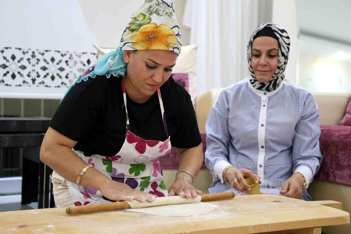 Kozan'da Kadınlardan Geleneksel Baklava Üretimi ile Ekonomik Destek