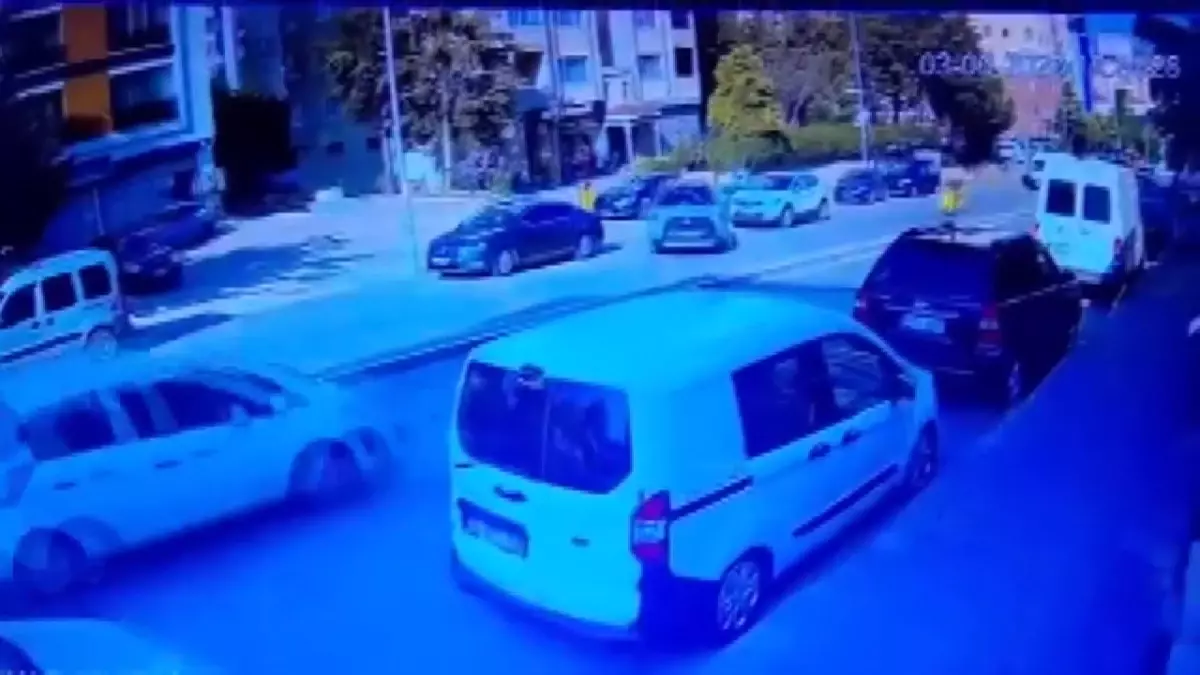 Ataşehir'de Motosiklet Kazası: Sürücü Son Anda Kurtuldu