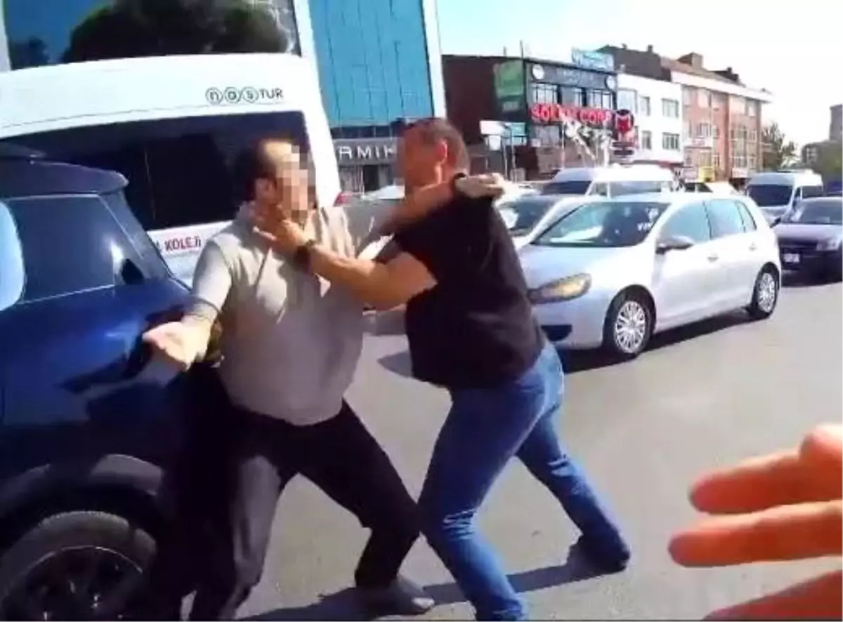 Ataşehir'de Yol Verme Meselesi Yumruklu Kavgaya Dönüştü