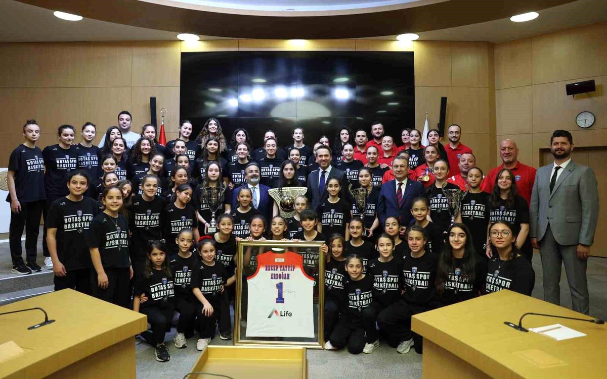 BOTAŞ Spor Kulübü Şampiyonları Enerji Bakanı ile Buluştu