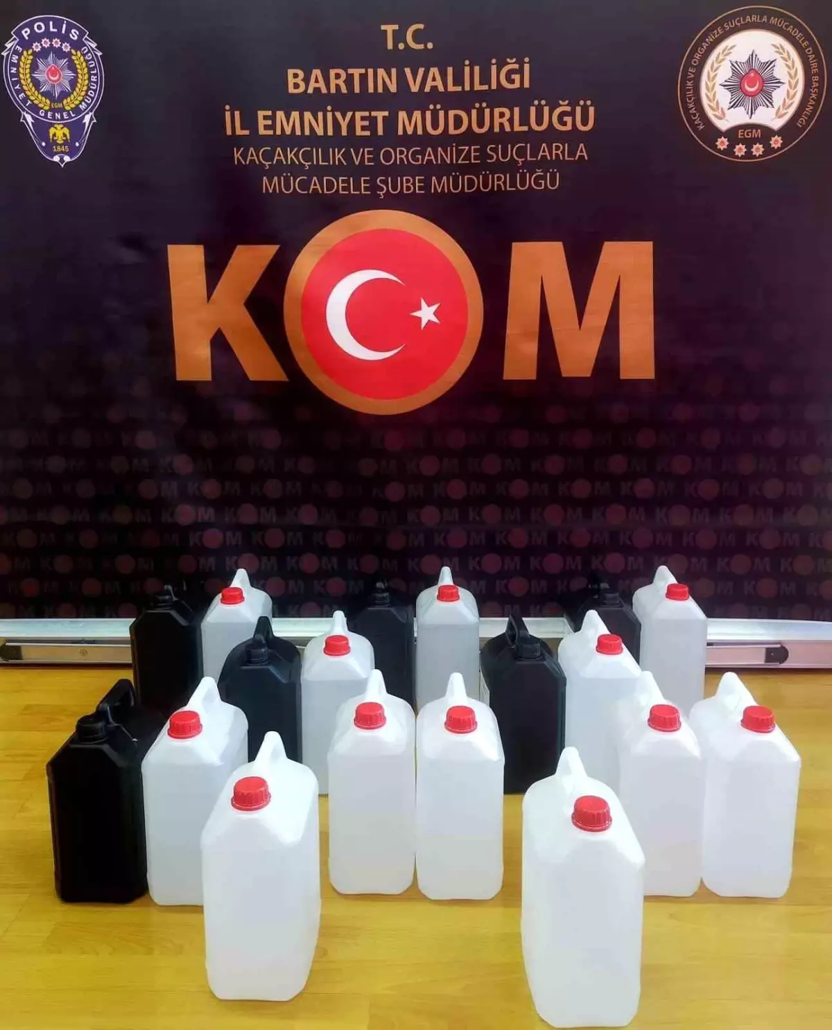 Bartın'da 90 Litre Sahte Alkol ve 98 Kaçak Şarj Aleti Ele Geçirildi
