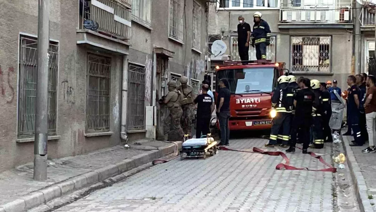 Konya'da Eşinden Boşanan Şahıs, Evini Ateşe Verip Bıçakla Kendine Zarar Vermeye Çalıştı