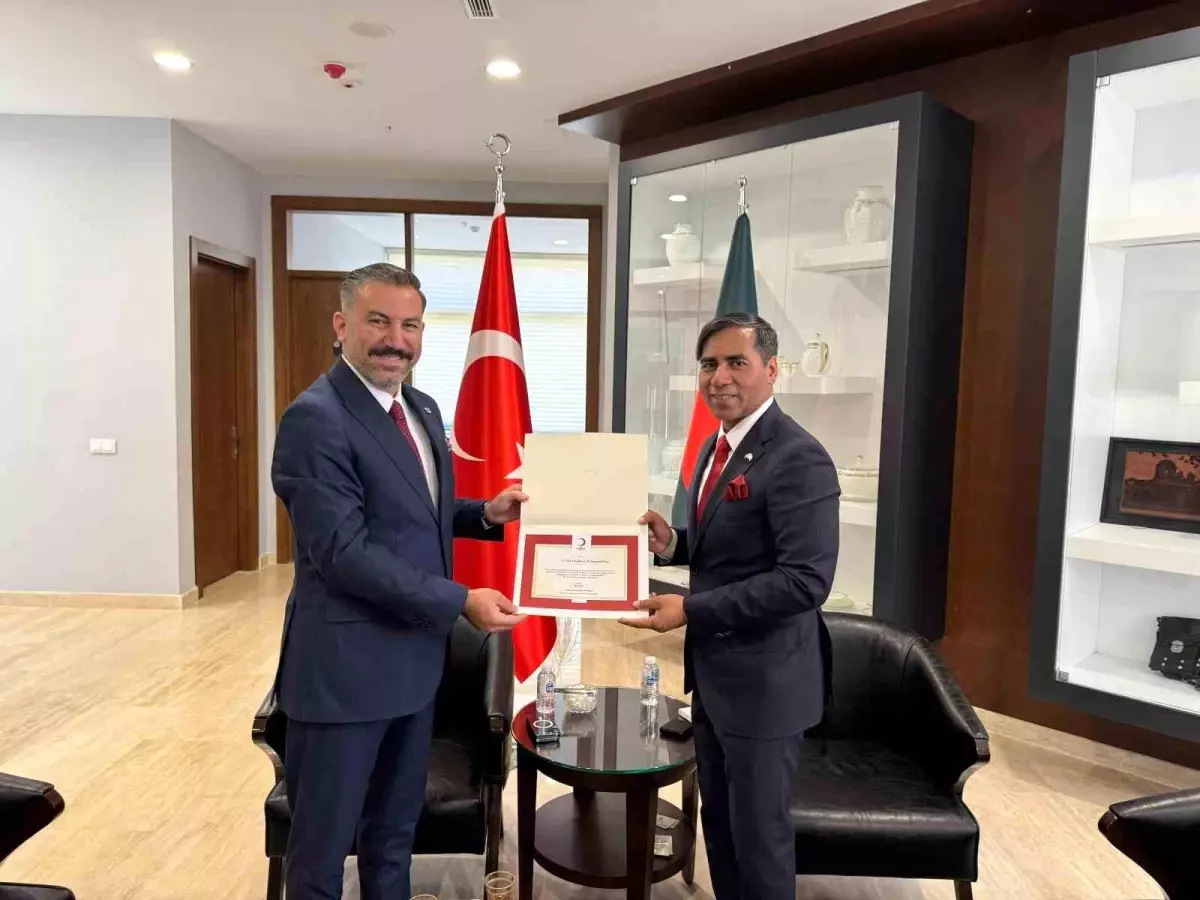 Kırgızistan, Pakistan ve Bangladeş Büyükelçileri Kurban Vekaletlerini Türk Kızılay'a Verdi