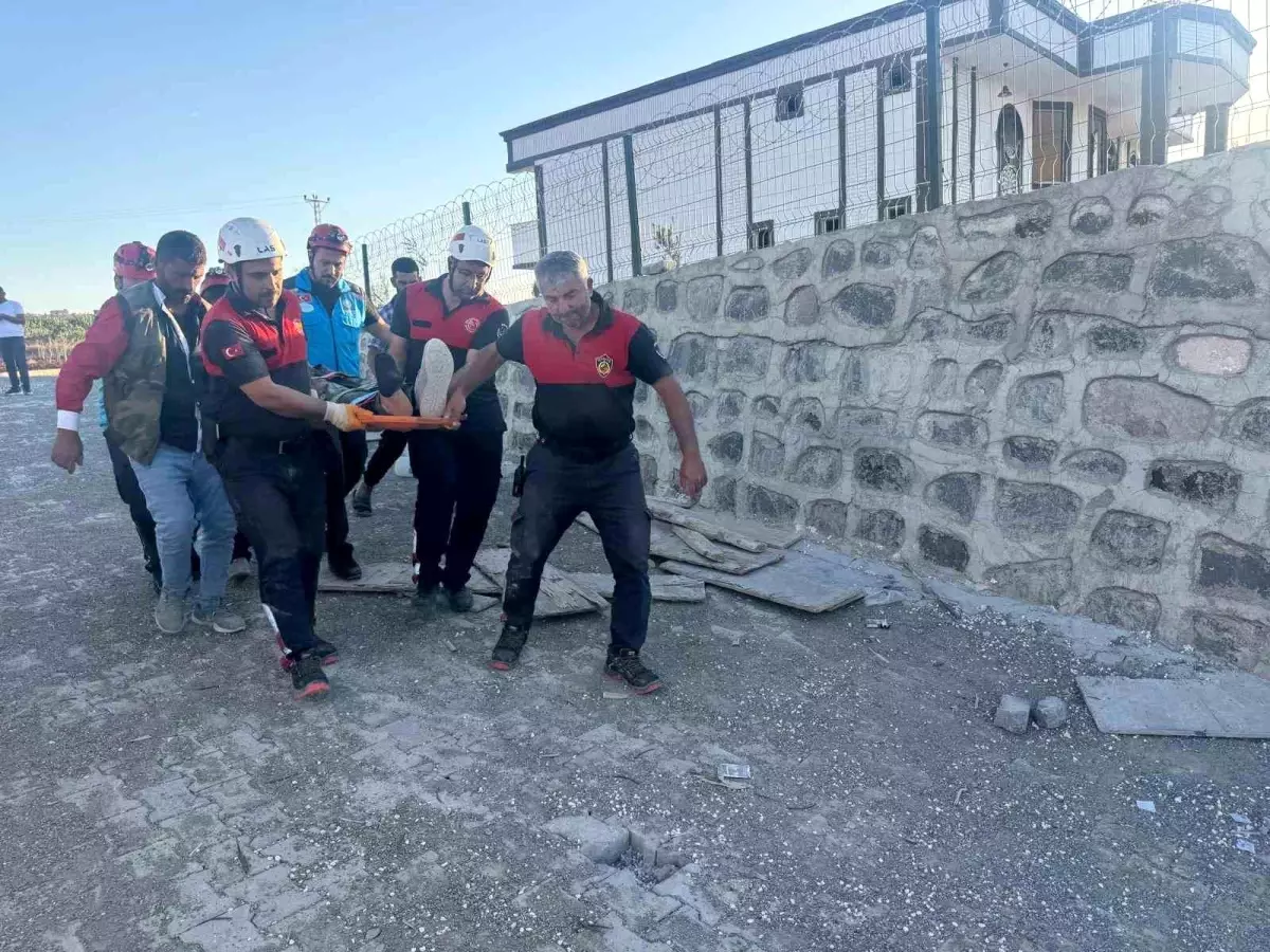 Şanlıurfa'da İnhal Halindeki Duvar Çöktü, 4 İşçi Yaralandı