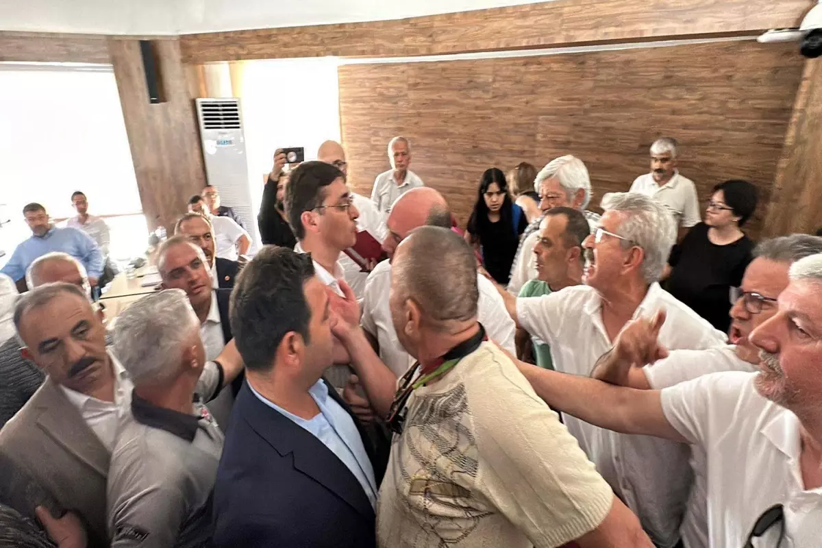 Edirne Belediye Meclisi'nde gerginlik: Meclis üyeleri ile STK temsilcileri birbirine girdi