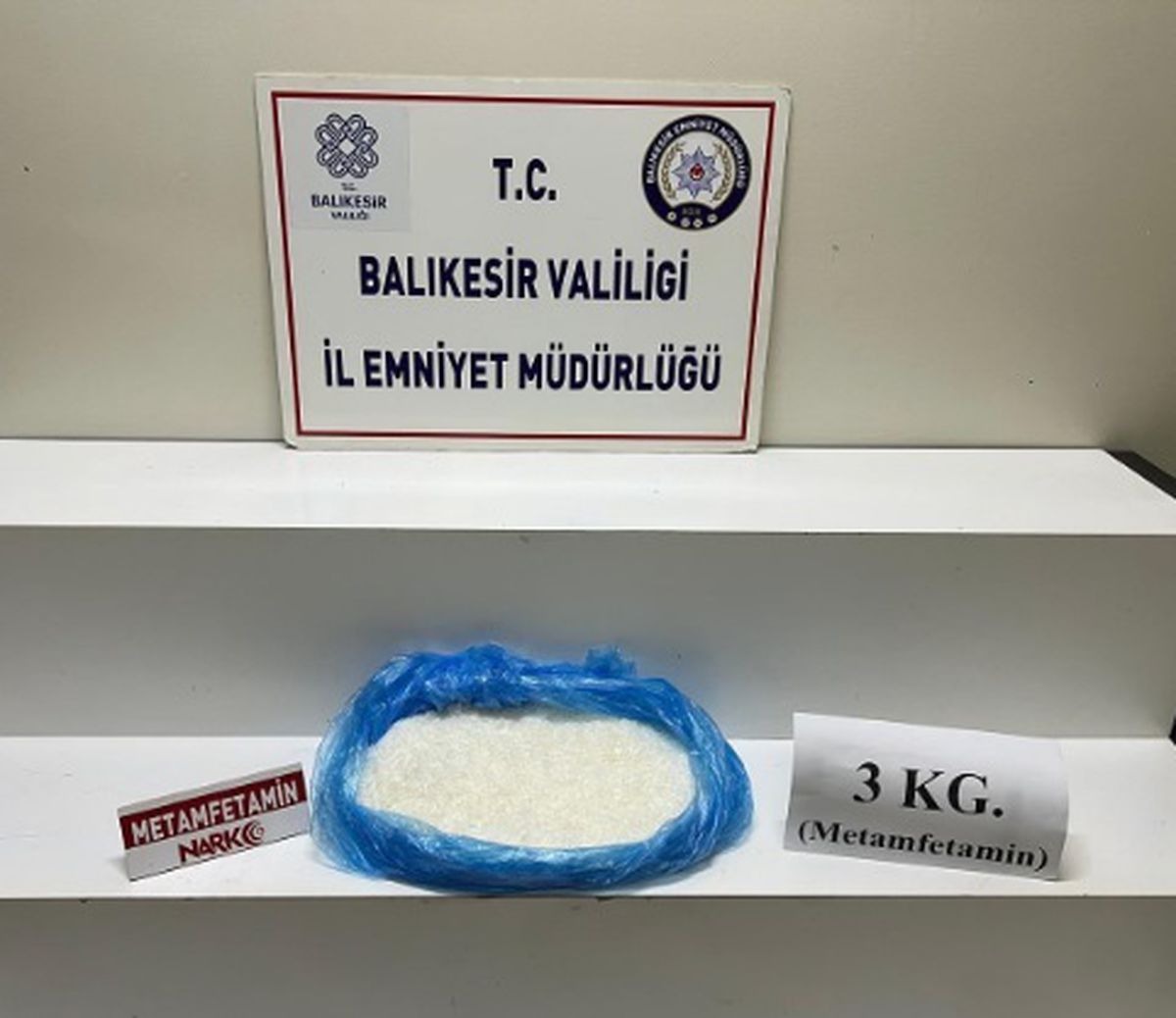 Balıkesir'de Uyuşturucu Operasyonu: 3 Kilogram Metamfetamin Ele Geçirildi