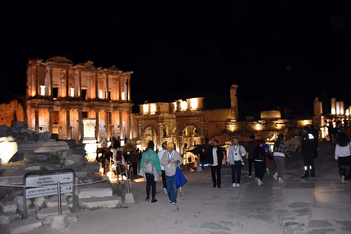 Efes Antik Kenti Gece Müzeciliğine Başlıyor