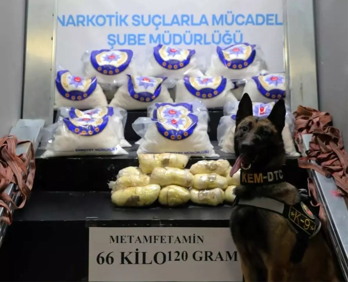 Hakkari'de Tırda 66 Kilo Metamfetamin Ele Geçirildi