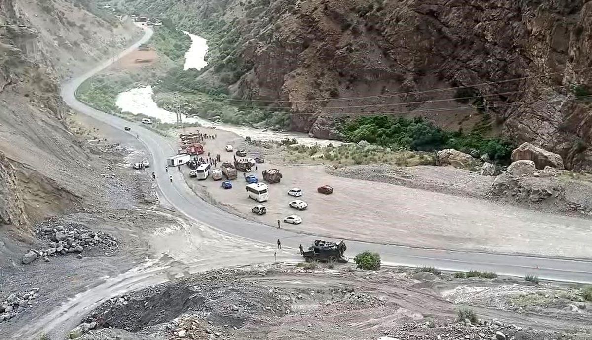 Hakkari'de Midibüs Devrildi: 6 Asker Yaralandı
