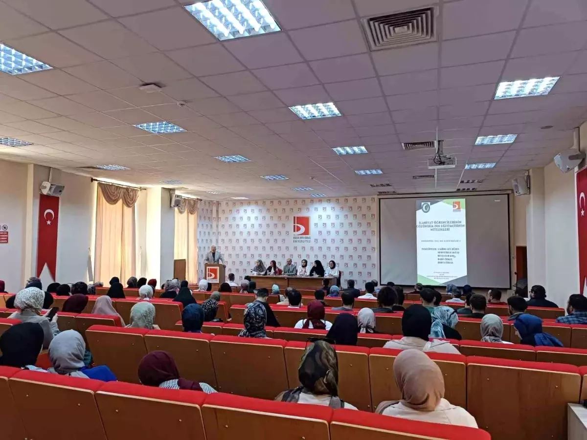 Din Eğitimcisinin Nitelikleri Paneli Bilecik'te Düzenlendi