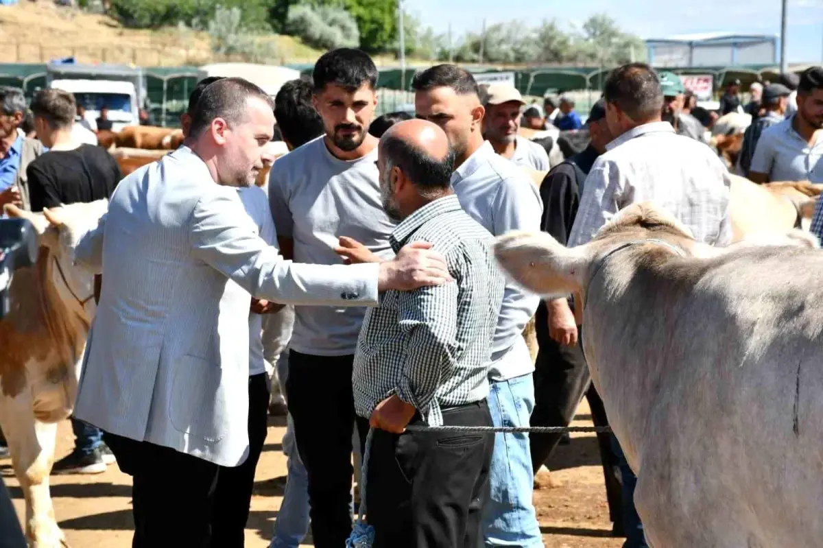 Kurban Bayramı Öncesi Besicilerle Bir Araya Gelen MAGİNDER Başkanı, Depremzedeleri Unutmayalım Çağrısı Yaptı