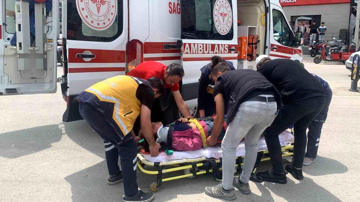 Karaman'da Elektrikli Bisikletle Kepçe Çarpıştı: Bir Kız Çocuğu Yaralandı