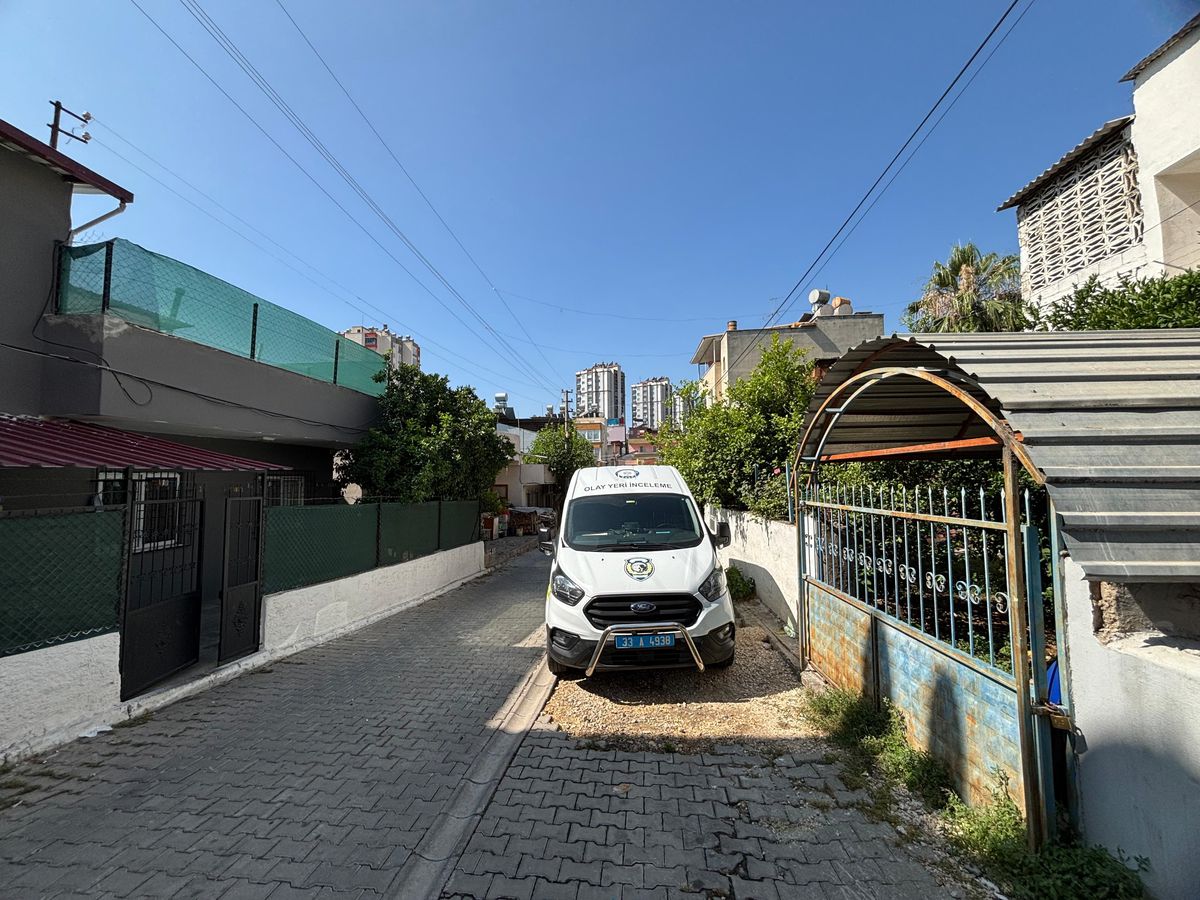 Mersin'de Anne, Kendini ve Oğlunu Jiletle Yaraladı