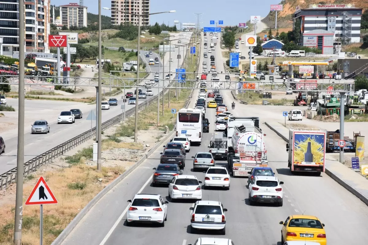 Kırıkkale'de Kurban Bayramı Trafik Yoğunluğu Başladı
