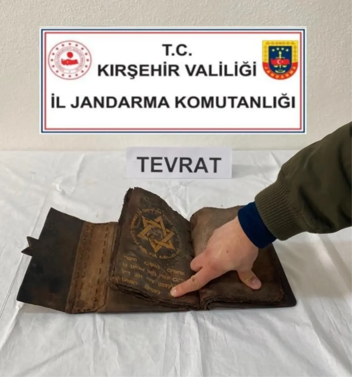 Kırşehir'de 700 Yıllık El Yazması Tevrat Ele Geçirildi