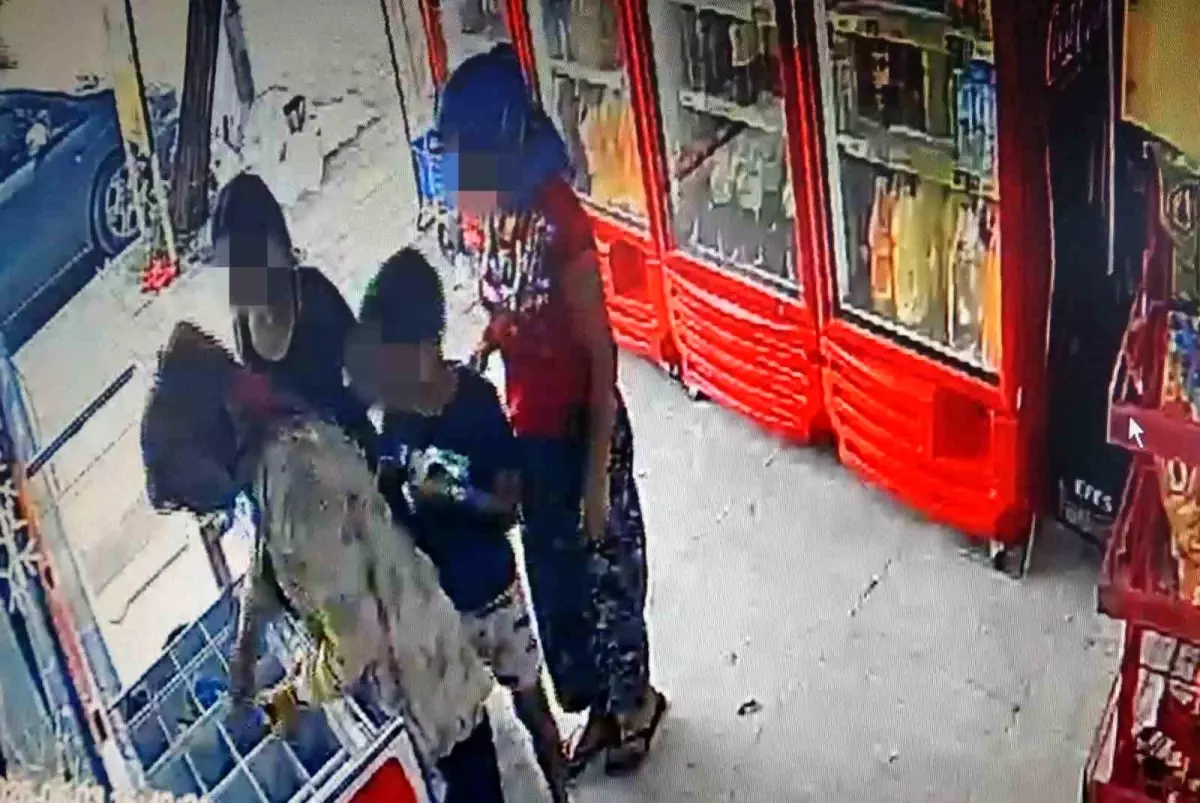 Antalya'da Hırsızlık Şoku: 3 Kadın Marketten Dondurma ve İçecek Çaldı