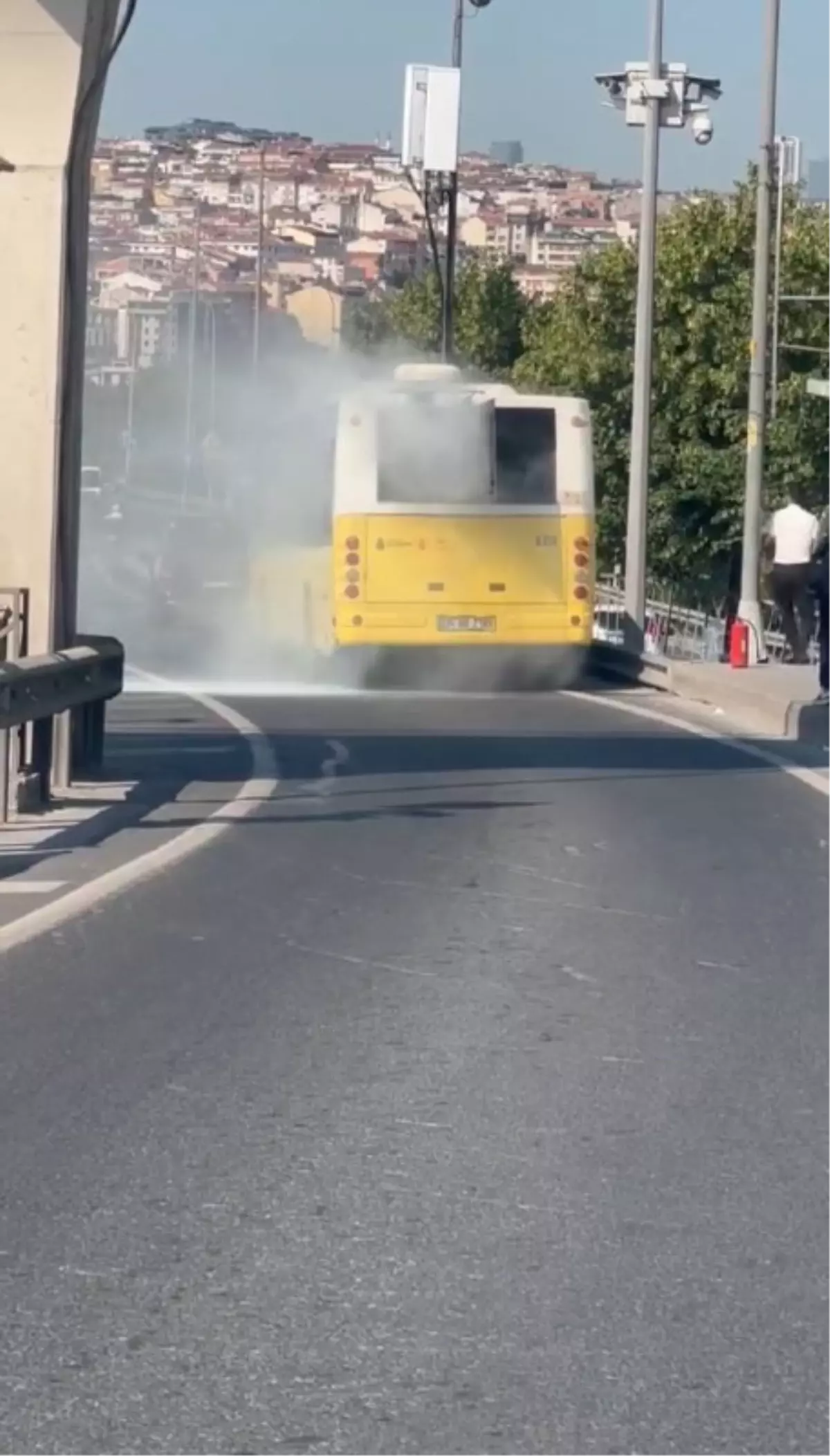 Eyüpsultan'da Halk Otobüsünde Yangın Çıktı
