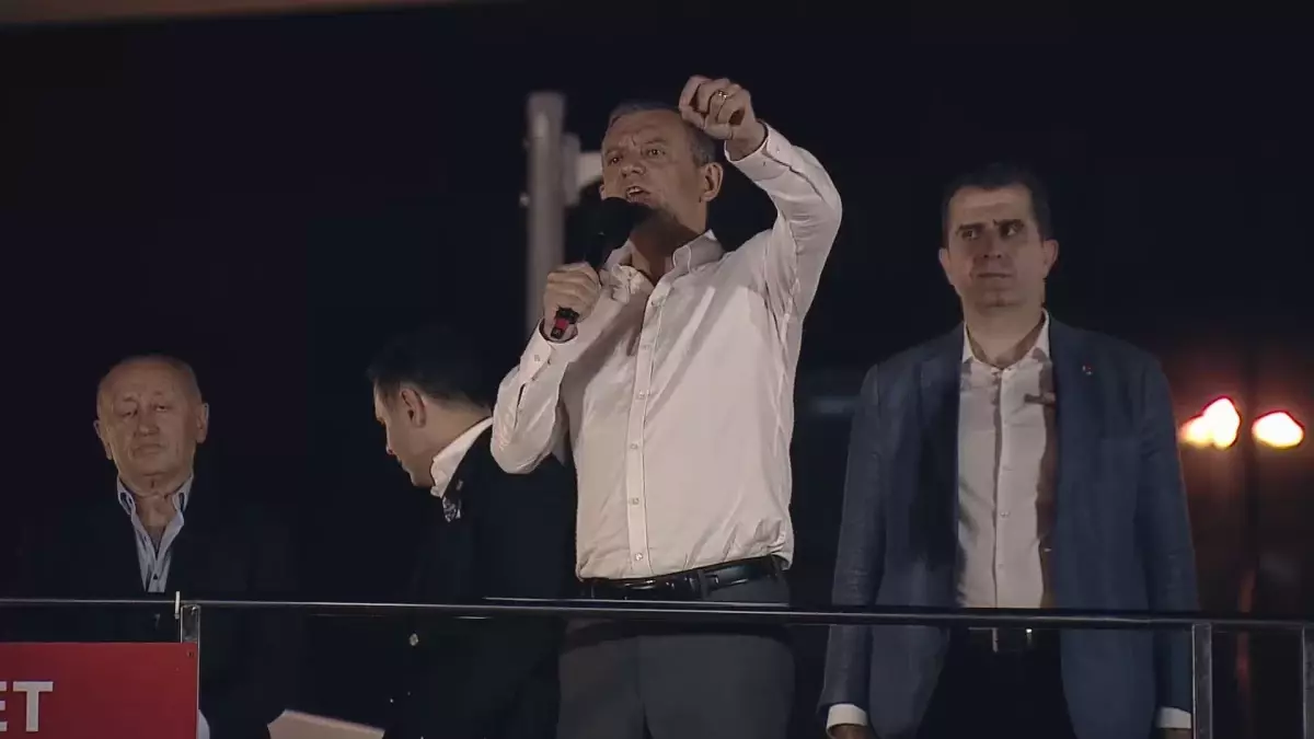 CHP Genel Başkanı Özgür Özel: 'Tayyip Erdoğan, Ekrem Başkan'ı yenemeyeceğini gördüğü için Hakan Başkan'dan bir daha Gaziosmanpaşa'yı alamayacağını bildiği için darbe planlamıştır'