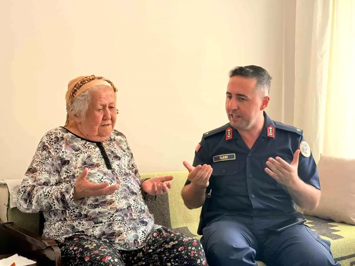 Polatlı Jandarma Karakol Komutanı İleri'den şehit ailesine ziyaret