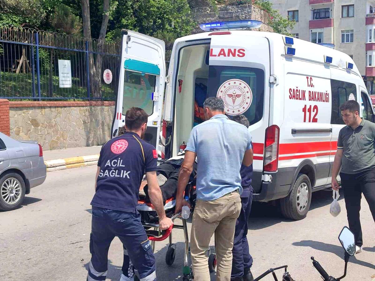 Sinop'ta Trafik Kazası: Motosikletli İki Kişi Yaralandı